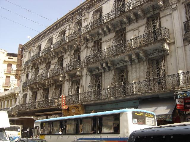 ORAN SEPTEMBRE 2006 AUTOUR DE LA MAIRIE 01.jpg